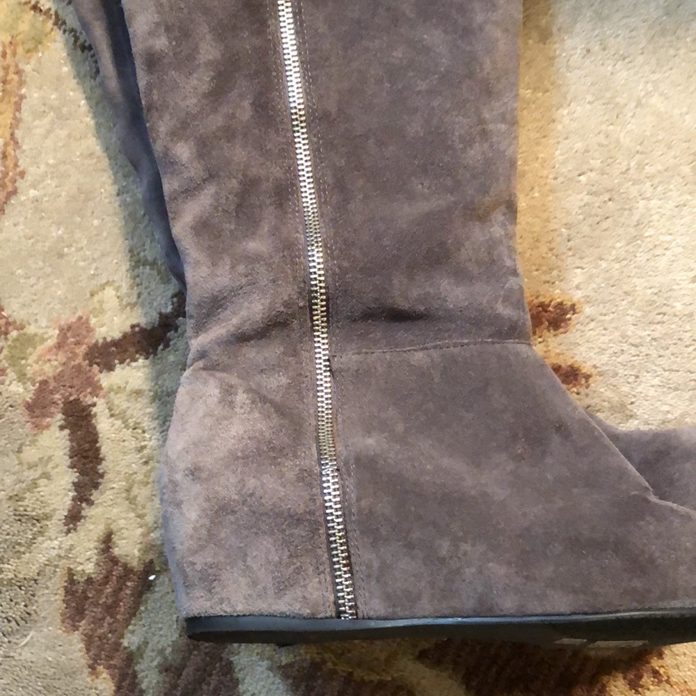 BCBGeneration Grey Suede Wedge Boots Sz 9.5 - Picture 3 of 4